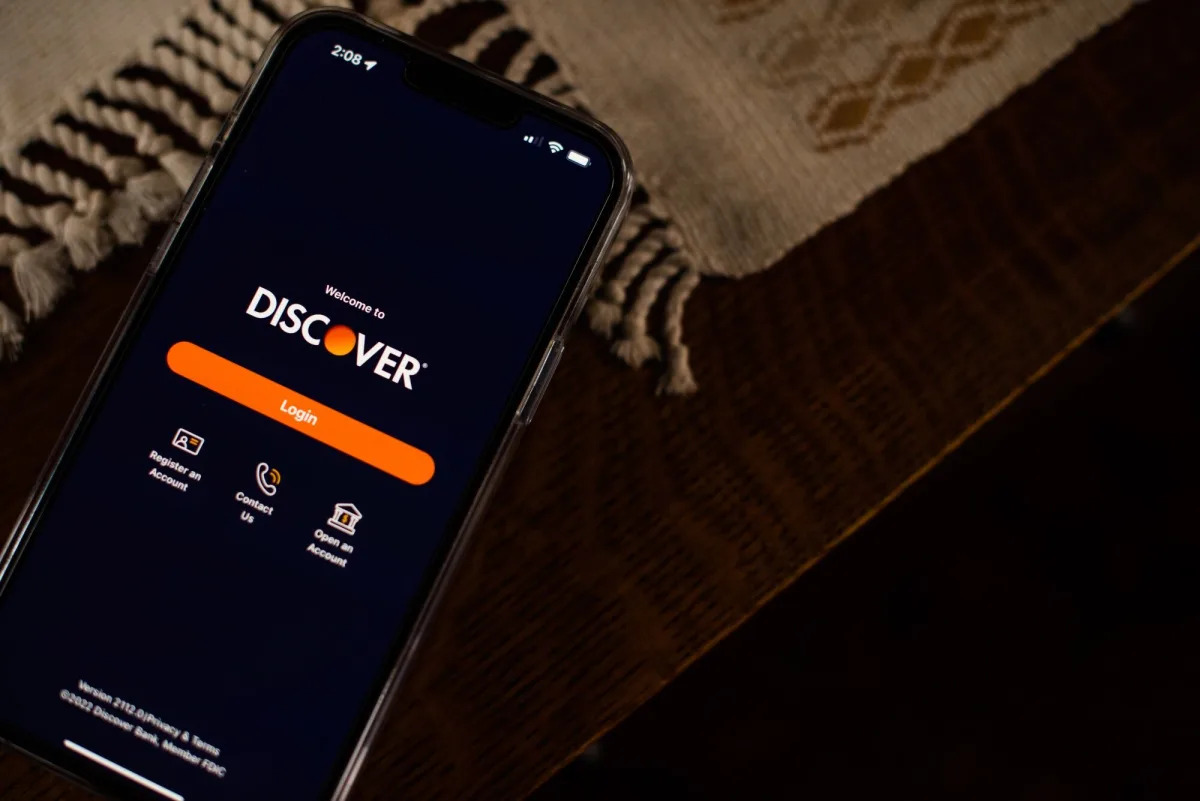 Featured image for Discover Financial's Profit Plunges 62% Amid Stock Tumble and Rising Delinquency