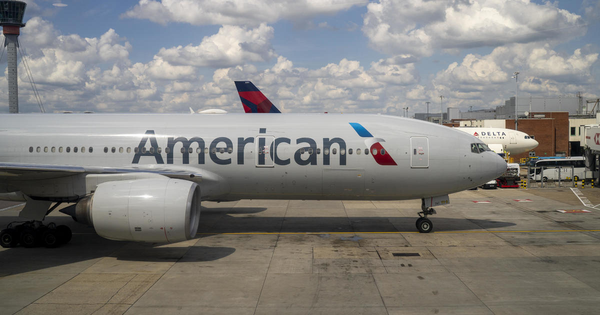 Featured image for American Airlines Slapped with Record Fine for Tarmac Delays