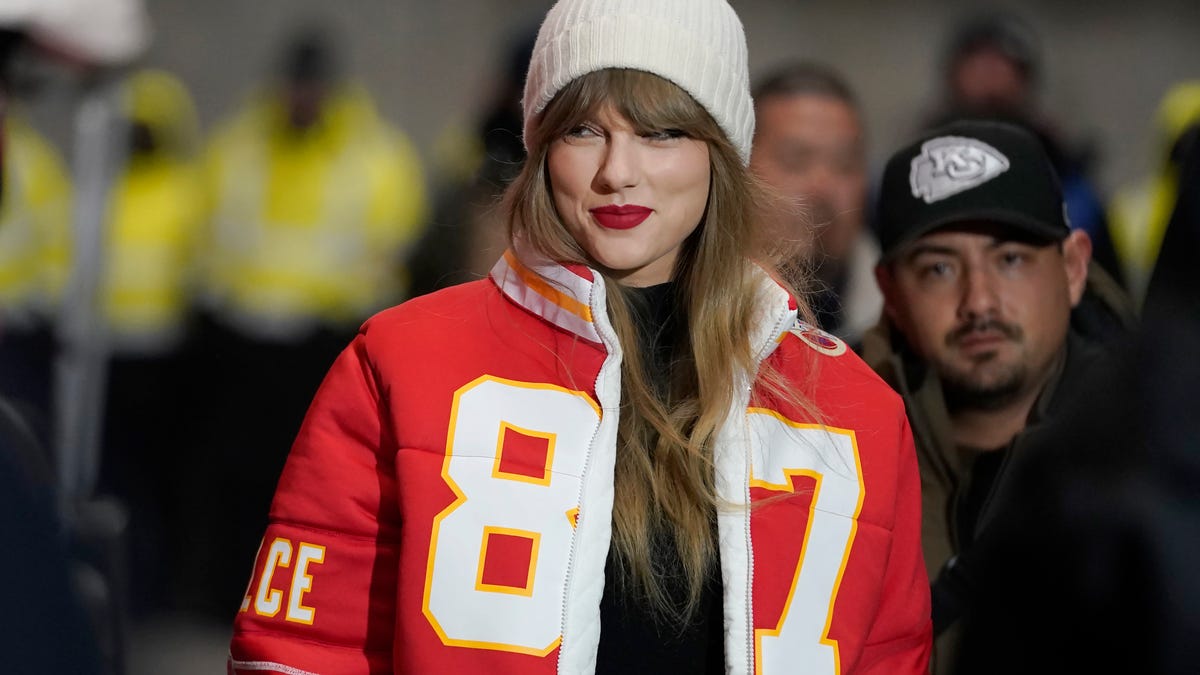Featured image for "Pop-Tarts Urges Taylor Swift to Share Homemade Recipe for Chiefs Players"
