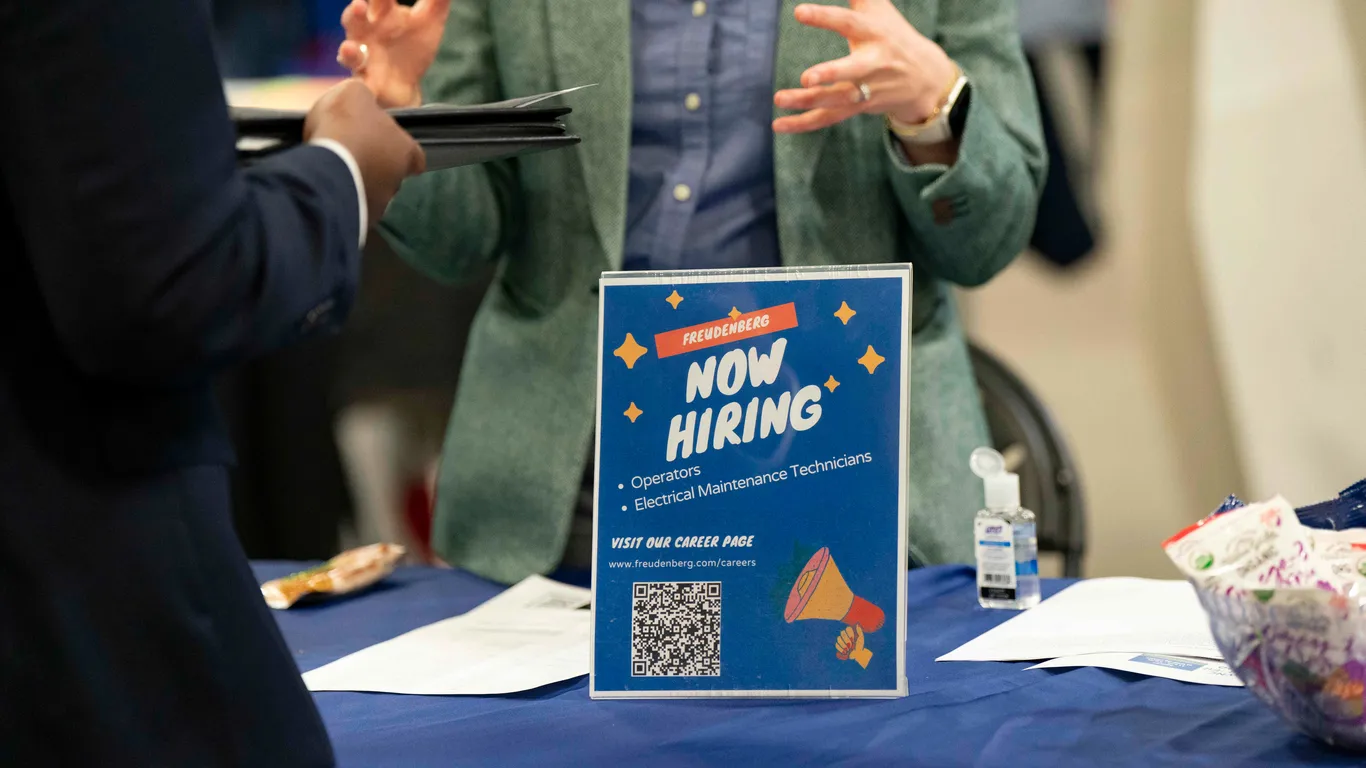 Featured image for US Job Growth Slows Significantly in July Amid Economic Uncertainty