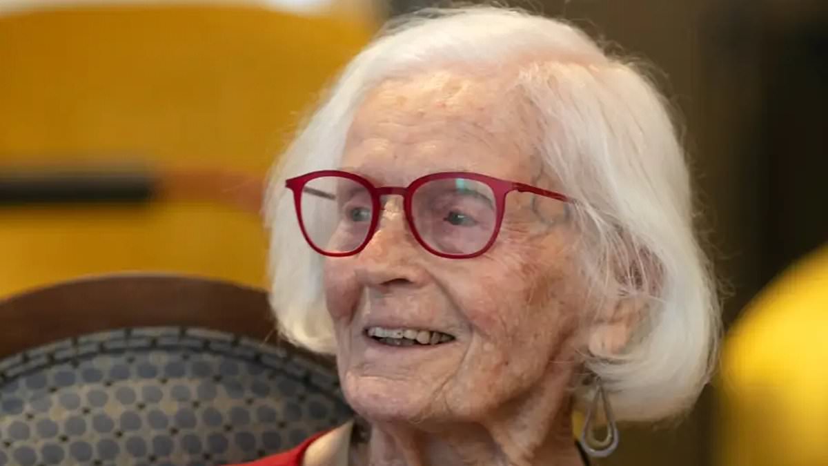 Featured image for "Longevity Lessons from a Golfing Centenarian: Tips for Living to 100"