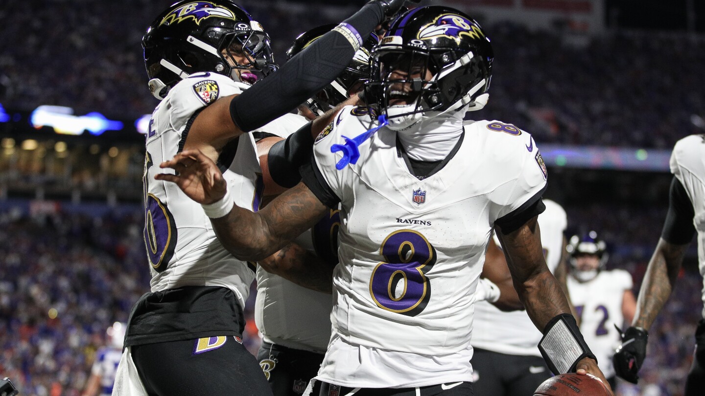 Featured image for Lamar Jackson Apologizes to Fan After On-Field Incident