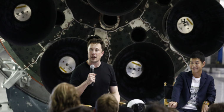 Featured image for "Japanese Billionaire Cancels Starship Lunar Flight"