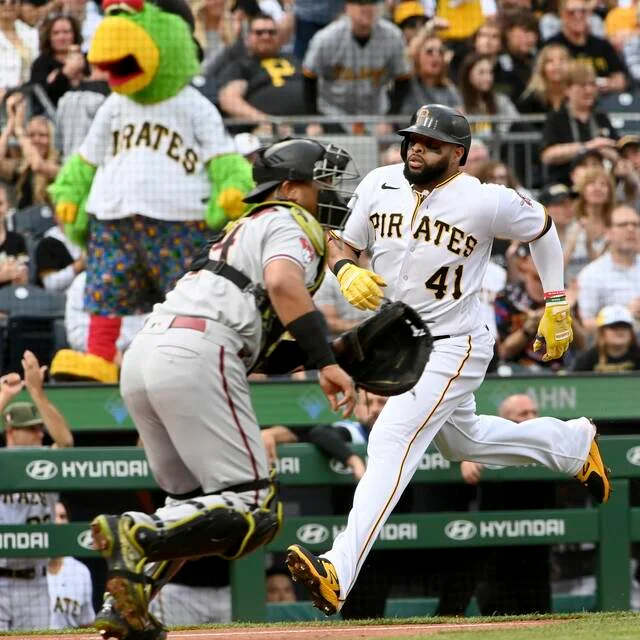 "Pirates Crush Diamondbacks with 13-3 Victory"