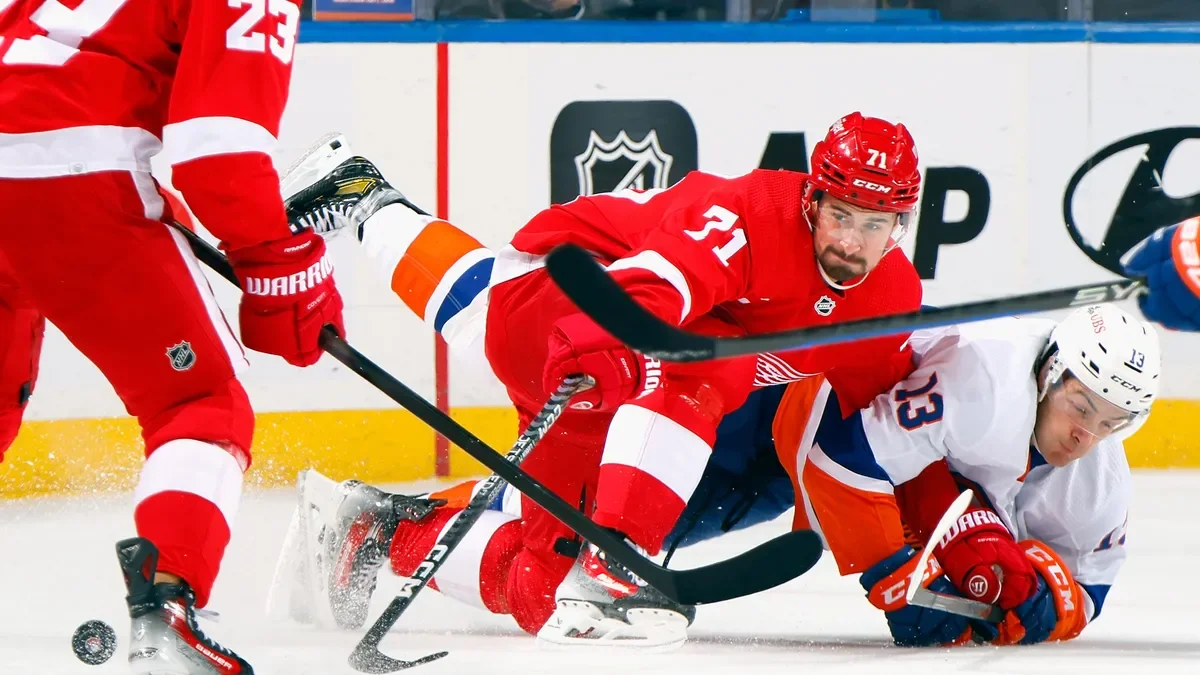 "Red Wings' Raymond Ends Skid with OT Goal, Beats Islanders 4-3"