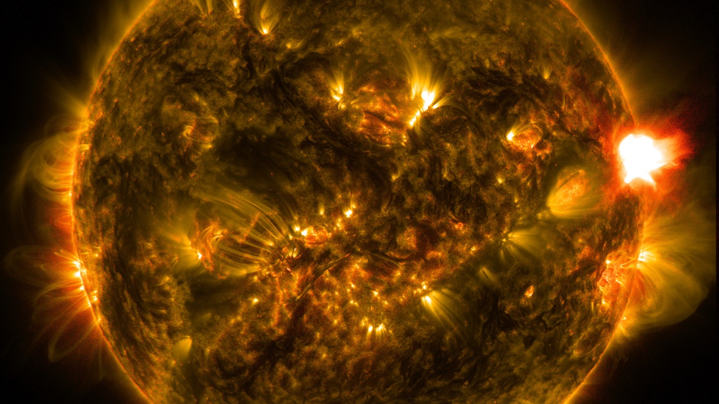 Featured image for Scientists Discover Solar Flares Are Much Hotter Than Previously Believed