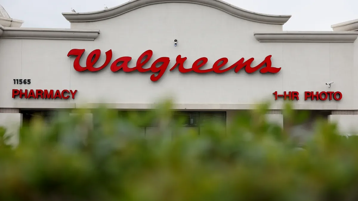 Walgreens slashes jobs, closes Illinois distribution center