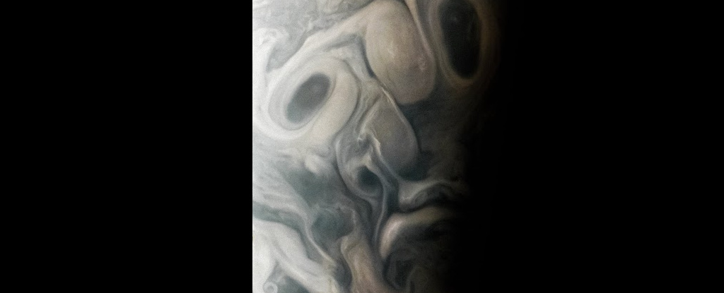 Featured image for Mysterious 'Face' Haunts Jupiter's Clouds