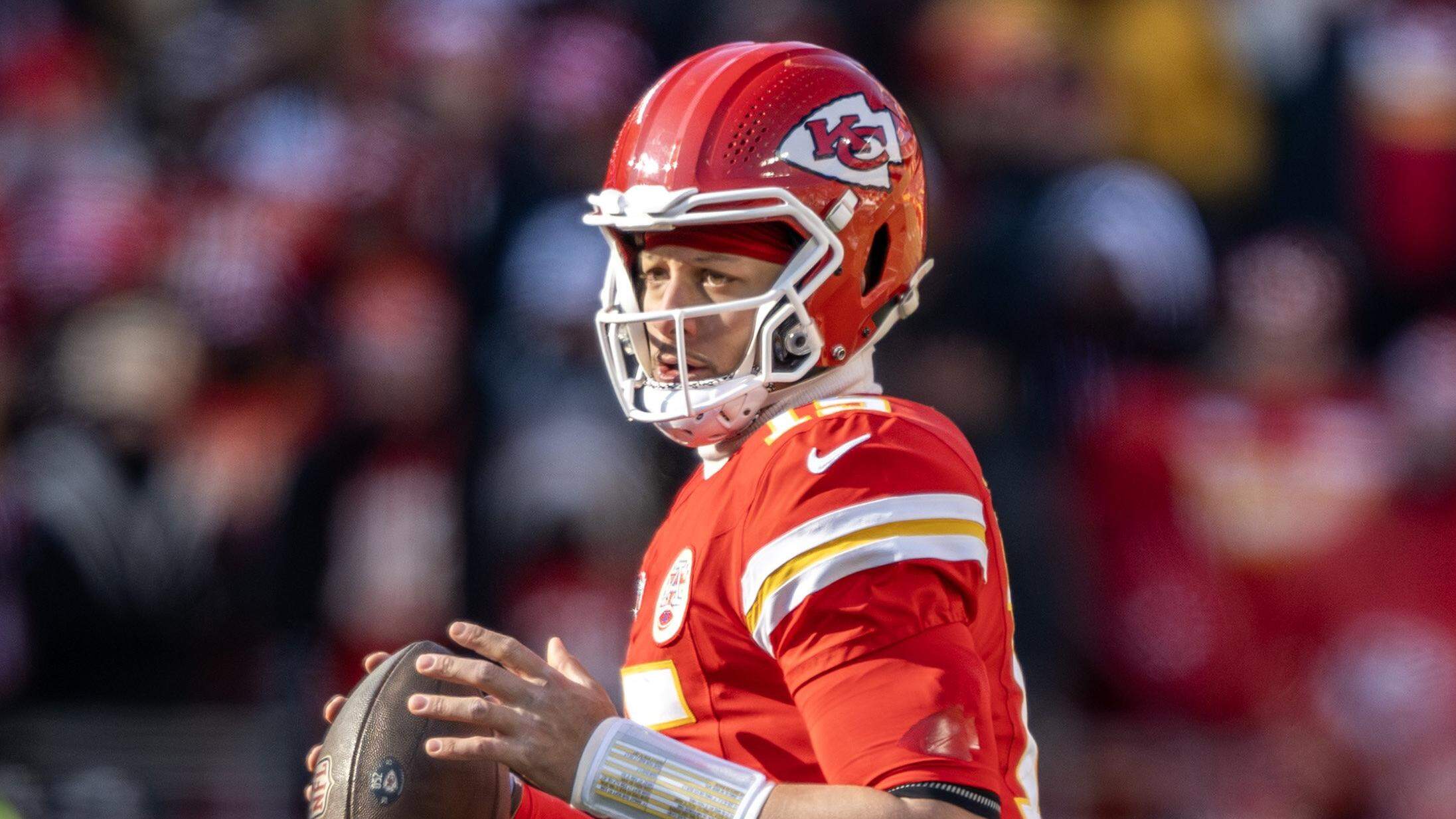 Featured image for Chiefs' Patrick Mahomes targets Week 1 return after ACL rehab