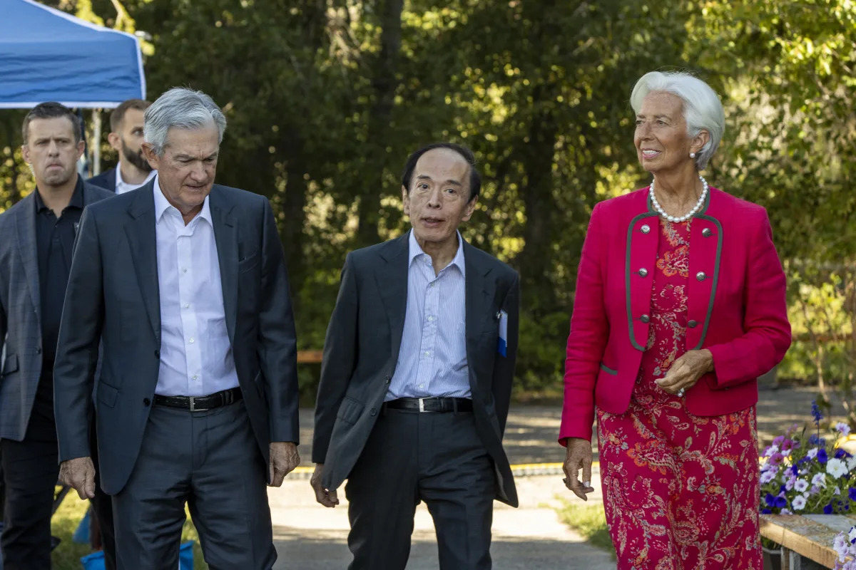 "Central Banks' Coordinated Rate Cuts Signal Major Inflation Reversal"
