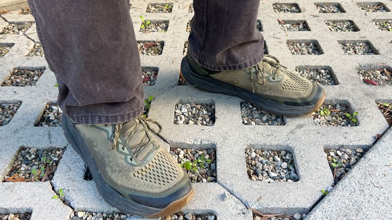 Featured image for Top Wide Feet Shoes for Men and Women Recommended by Podiatrists