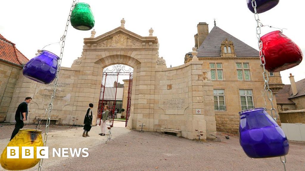 Featured image for Louvre Heist: Thieves Steal 2,000 Coins in Sophisticated Robbery