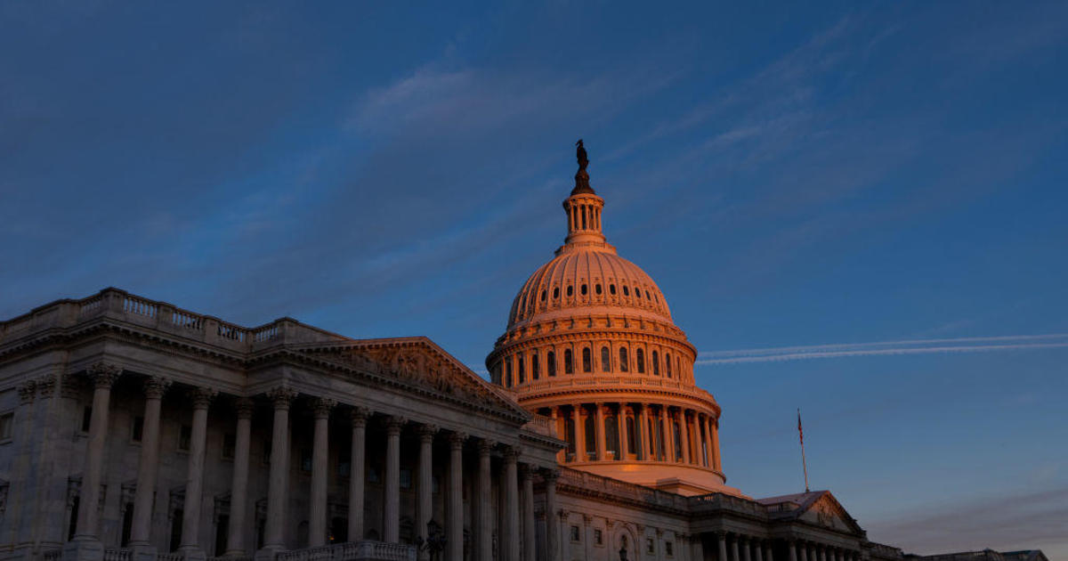 "Senators Propose Border-Ukraine Deal Allowing President to Pause U.S. Asylum Law and Expedite Migrant Deportations"