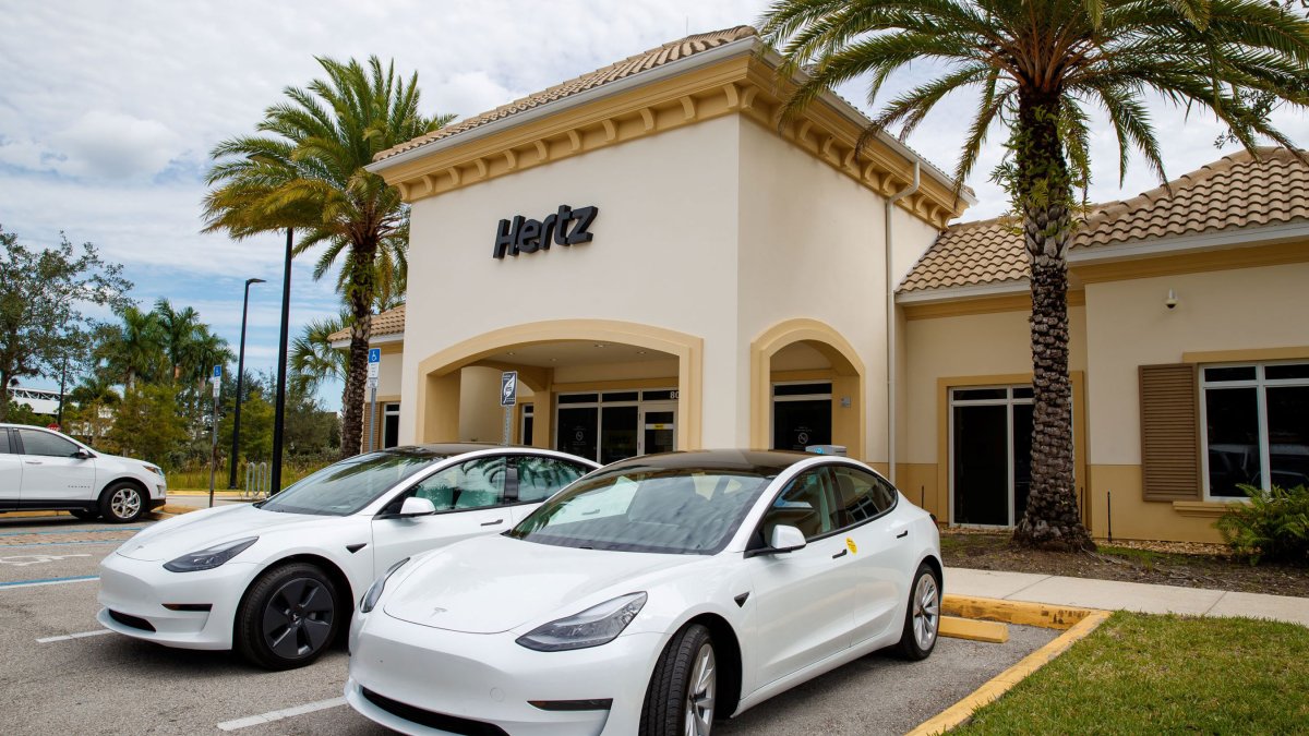"Hertz's EV Fleet Reduction and the Domino Effect on the Market"