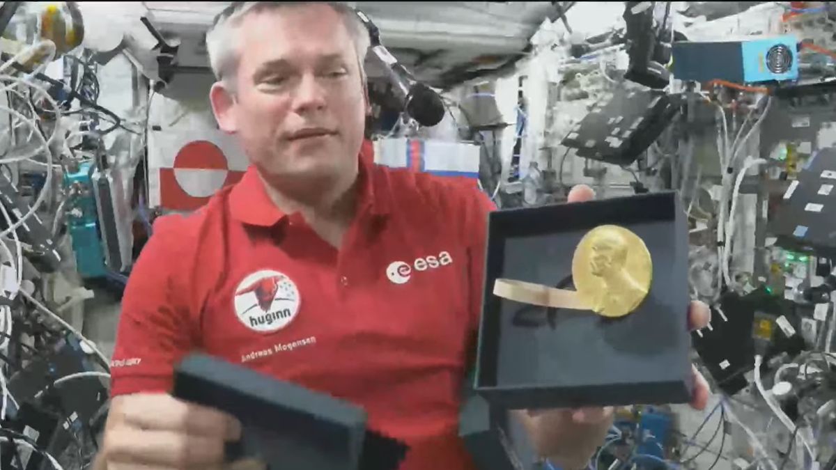 Featured image for Astronaut Displays Nobel Prize in Space, Discusses Quantum Dots Experiment