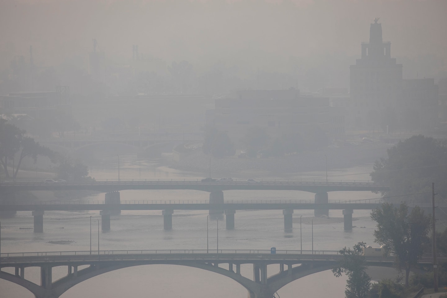 "Canadian Wildfire Smoke Engulfs Midwest to East Coast, Threatening Air Quality"