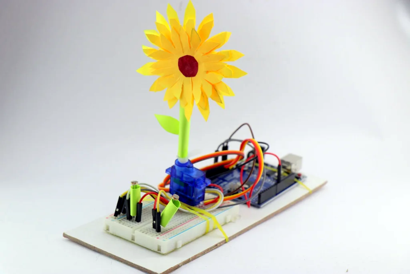 Featured image for "Sun-Tracking Robot Sunflower Harnesses Solar Power"