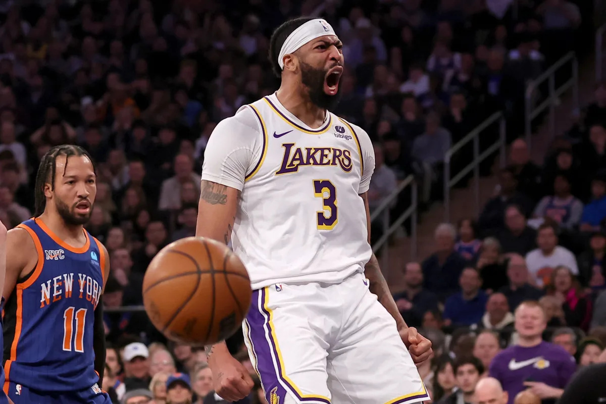 "LeBron James Leads Lakers to Victory, Snapping Knicks' 9-Game Win Streak"