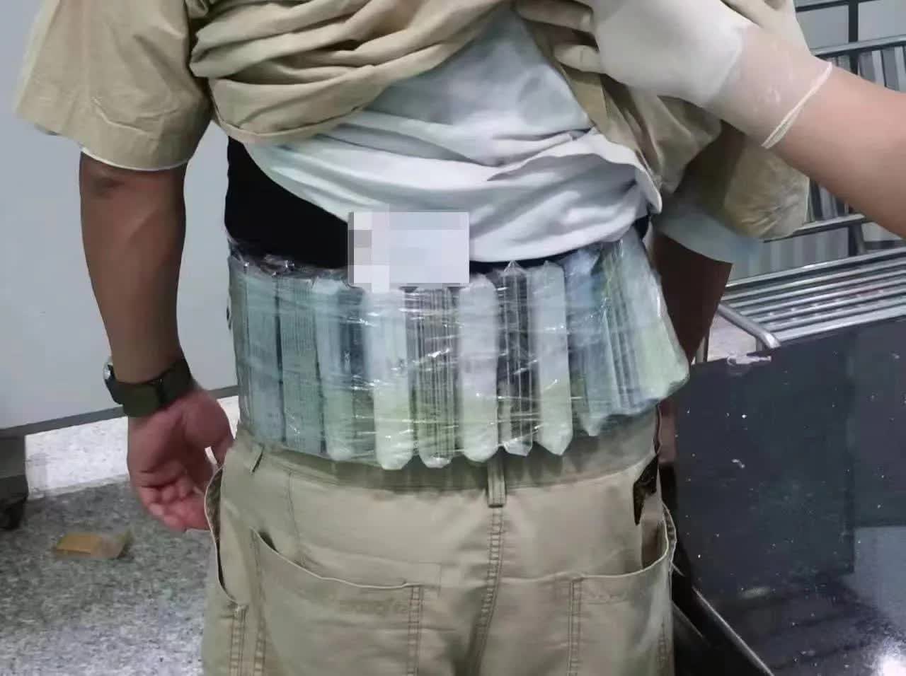 Chinese customs foil smuggler with 420 SSDs concealed on his person