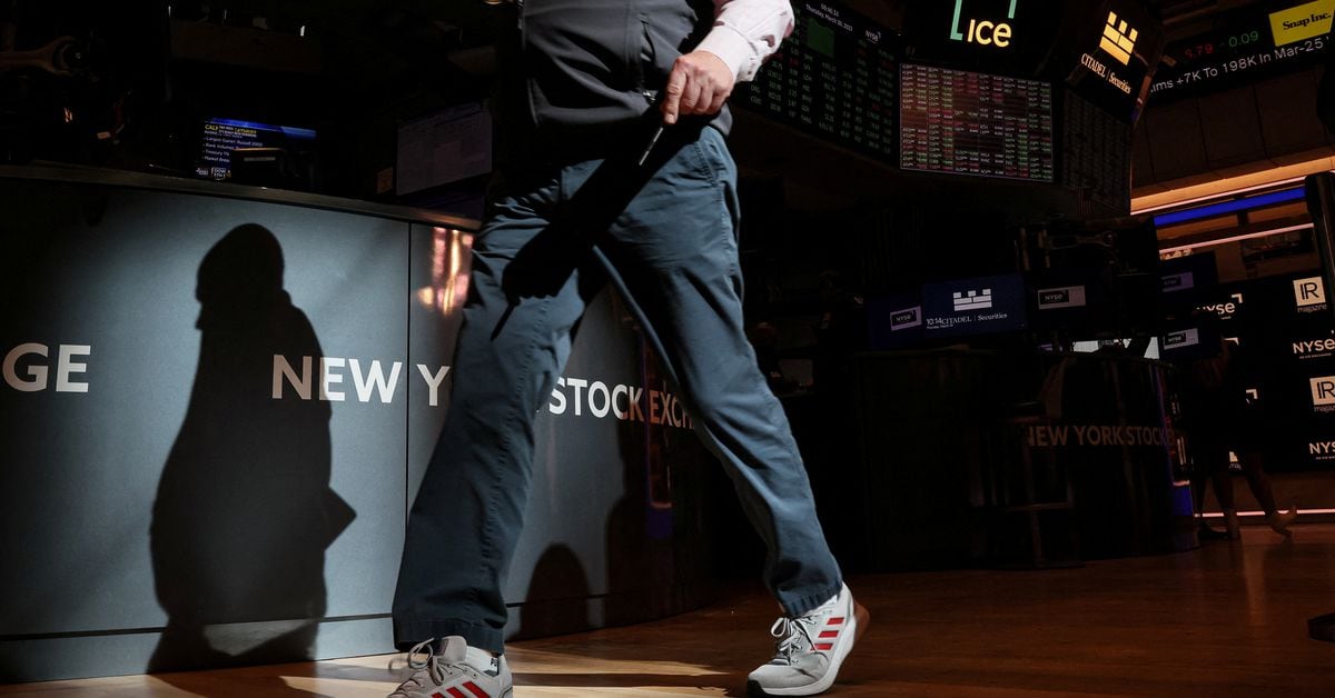 "Futures Rise as Inflation Slows and Consumer Spending Remains Strong"