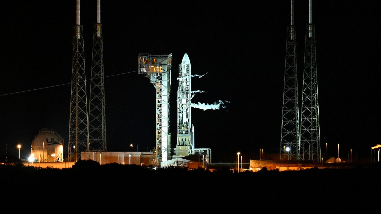 "Vulcan Rocket's Peregrine Mission: A Historic Lunar Landing Attempt and Unexpected Setback"