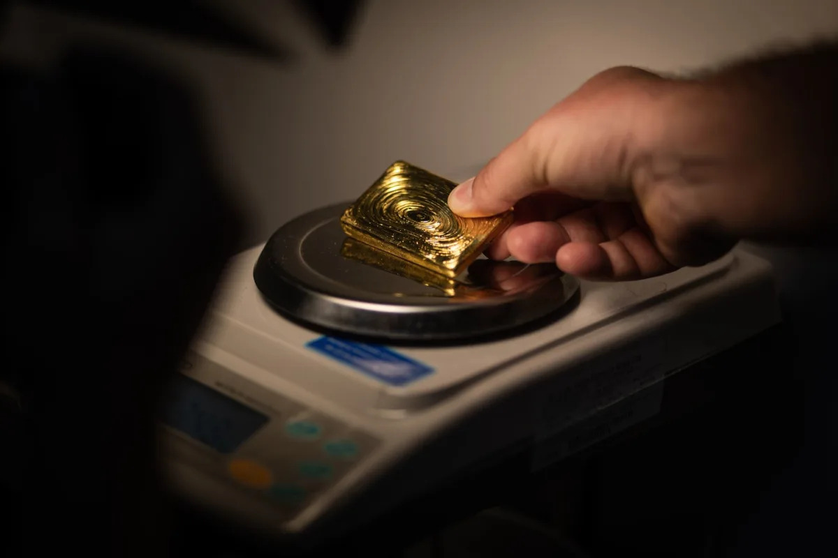 "Gold Surges to All-Time High of $2,200 per Ounce Amid Rate-Cut Plan and Wedge Breakout"