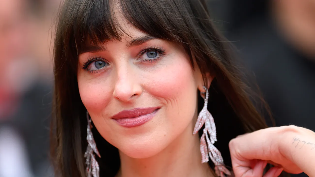 Featured image for Dakota Johnson's Bold Fashion Moments Steal the Spotlight