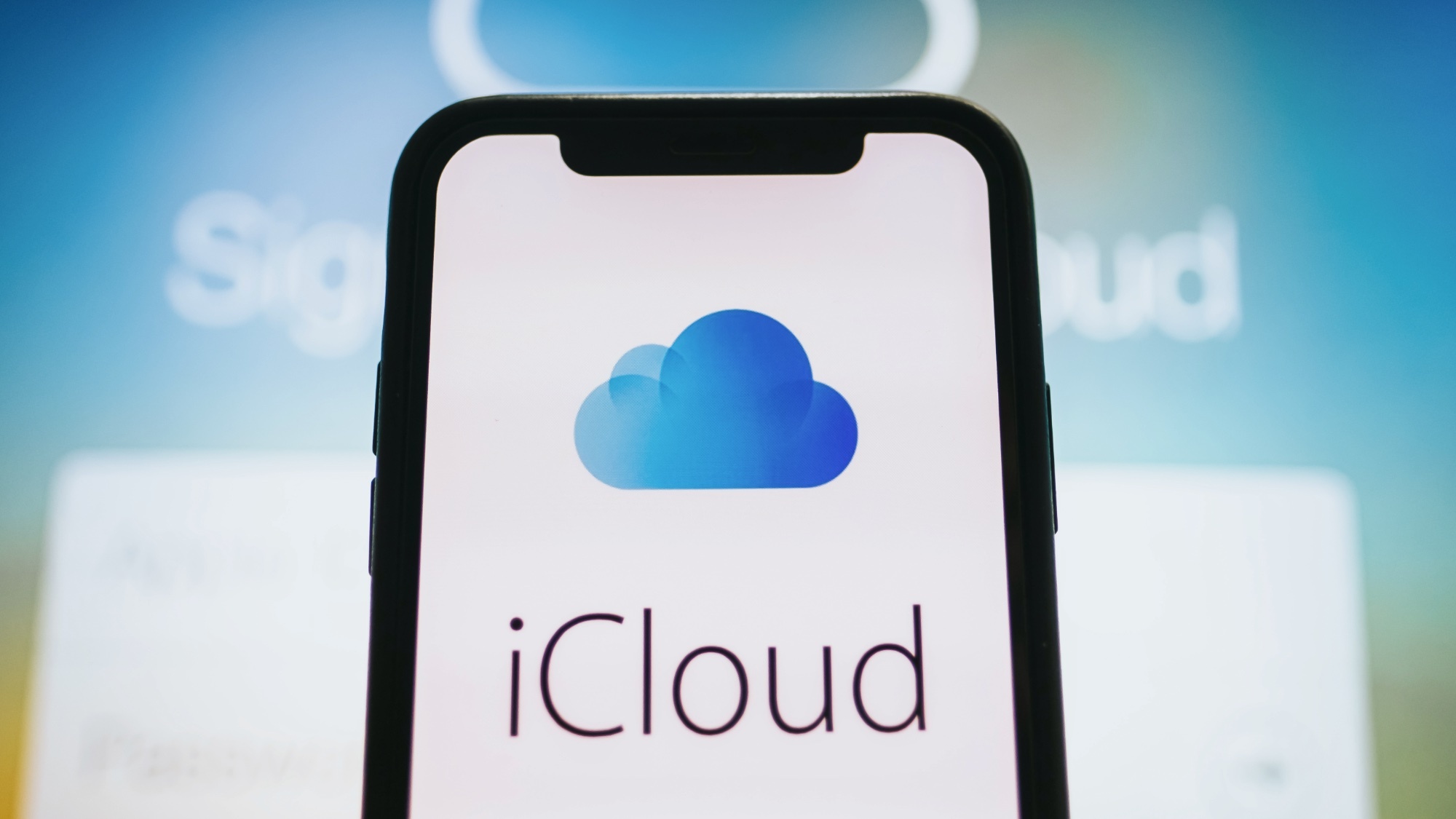 Featured image for Apple's iCloud Outage Disrupts Photos, Mail, and Web Services