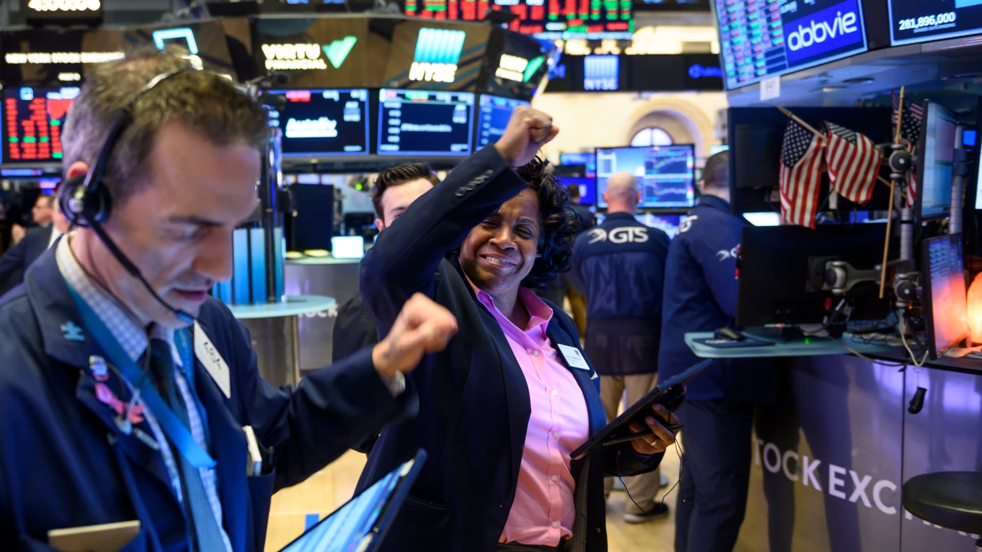 S&P 500's Strong Start and A.I. Boost for Next Stocks, Fed Officials Less Confident on Rate Hikes
