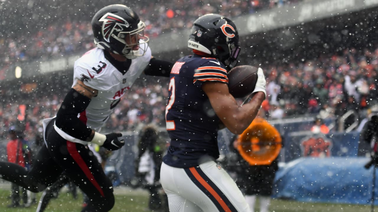 "Fields Connects with Moore for TD as Falcons Clash with Bears in Week 17 Showdown"