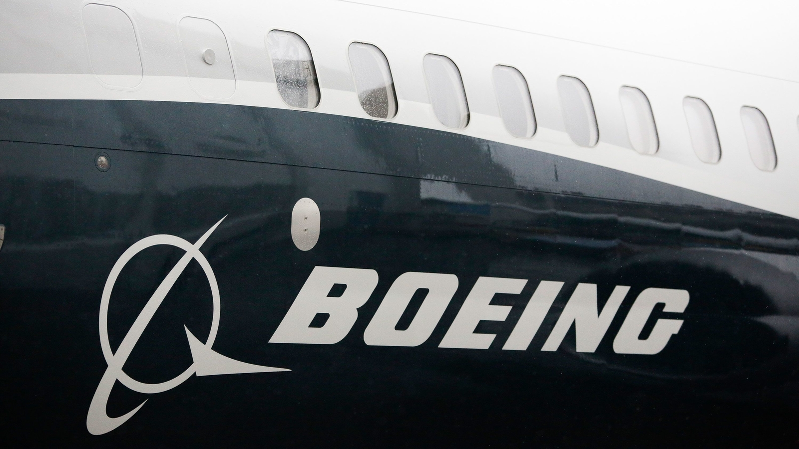 Featured image for "Boeing Urges Airlines to Inspect Pilot Seats Following Plane Plunge Report"