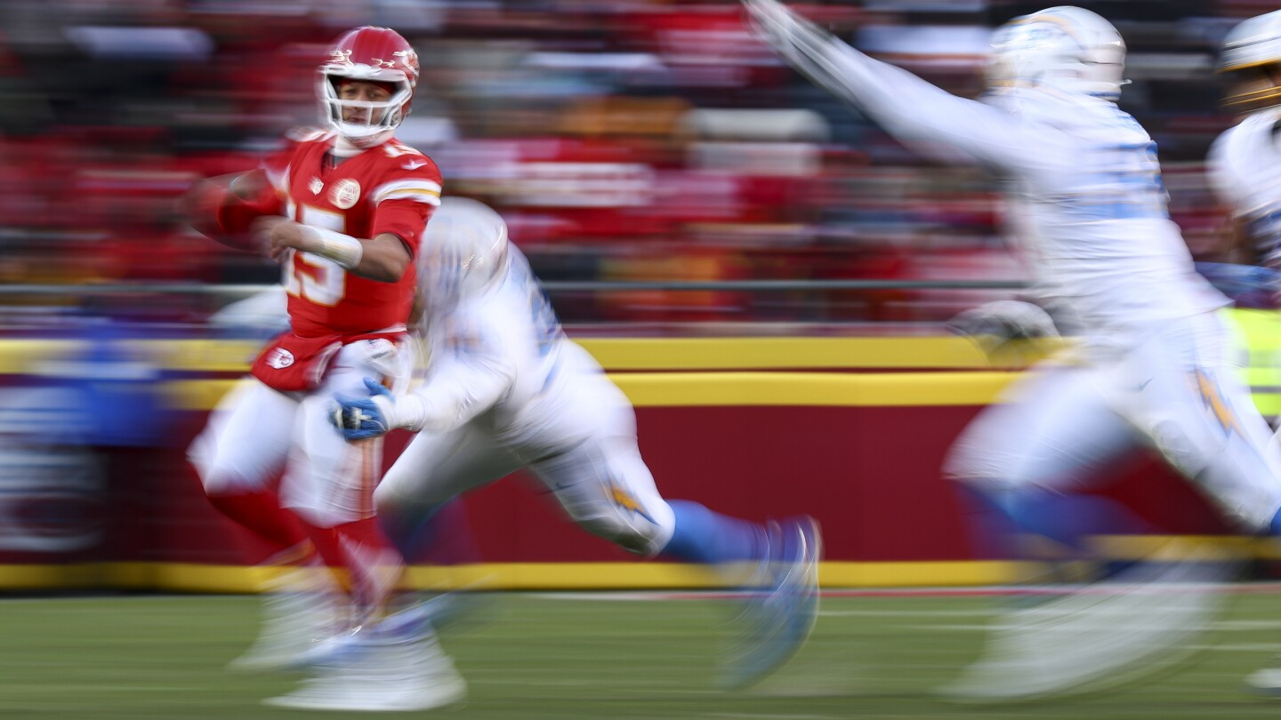 Featured image for Patrick Mahomes to Seek Second Opinion on Torn ACL Amid Season-Ending Injury Concerns