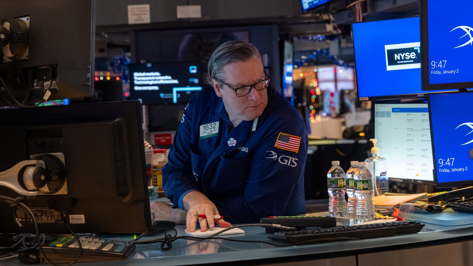 Featured image for U.S. Seizes Venezuelan Oil Reserves Amid Political Turmoil