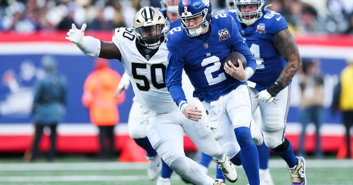 Saints Edge Giants Amid Carr's Injury in Uneventful Win