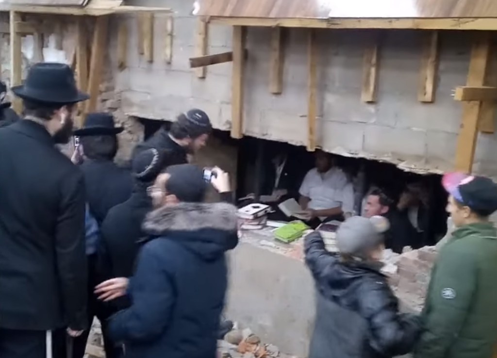 "12 Arrested as Chaos Erupts Over Secret Tunnel at Brooklyn Synagogue"