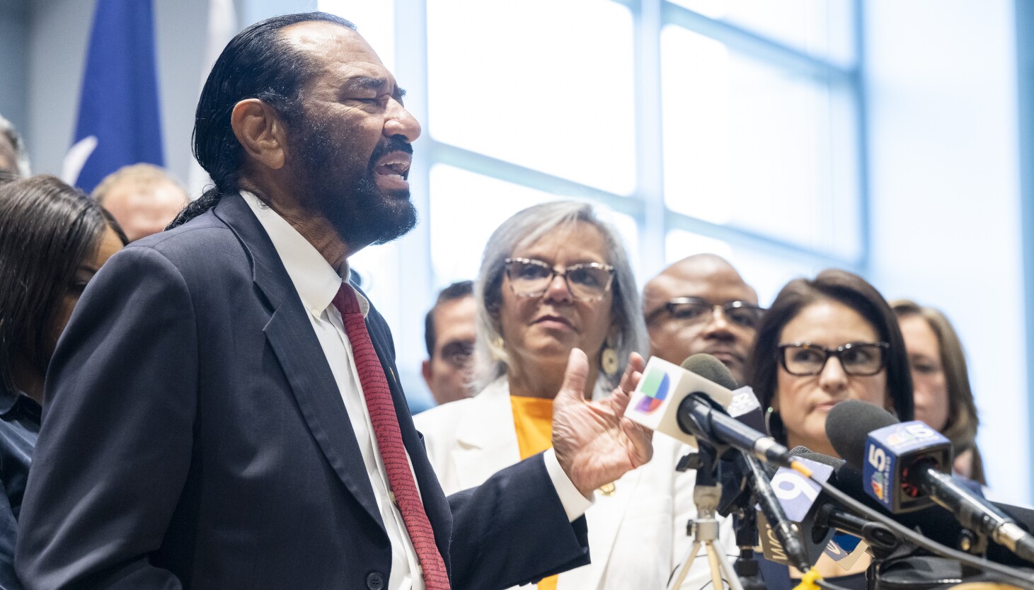 Featured image for Bomb Threats Prompt Evacuations Amid Texas Democratic Walkout