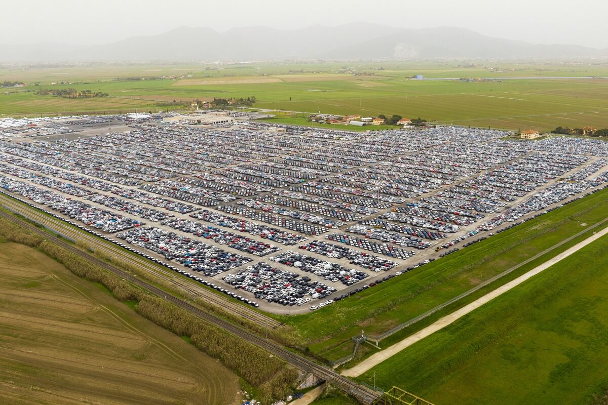 Featured image for "Europe's Electric Car Sales Plunge Threatens Climate Goals"