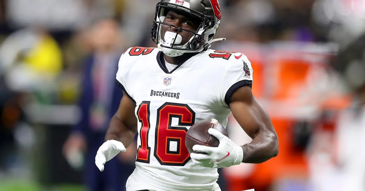 Colts in Talks with Breshad Perriman After Workout, Add Former Buccaneers Linebacker to Roster.