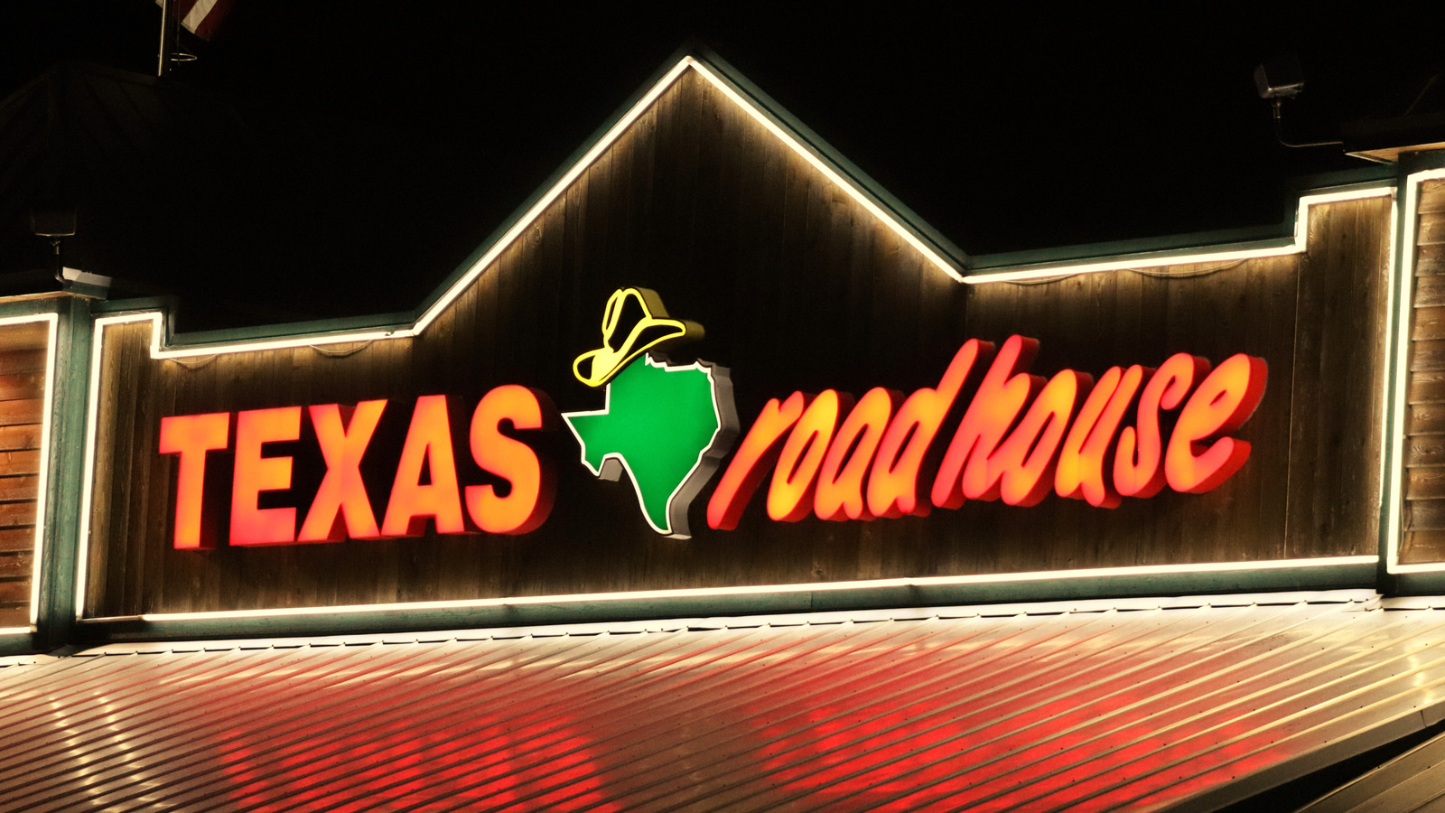 Featured image for Why Peanuts Are No Longer Served at Texas Roadhouse