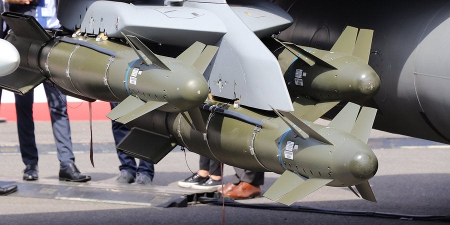 "France Expands Military Support for Ukraine Amid Russian Threat"
