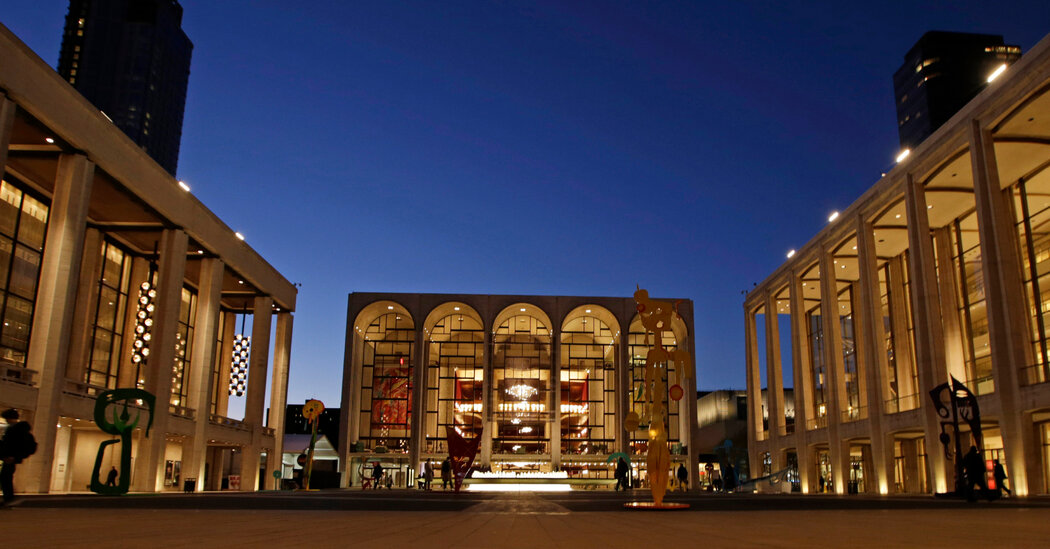 Featured image for Climate Protesters Disrupt Metropolitan Opera Performance