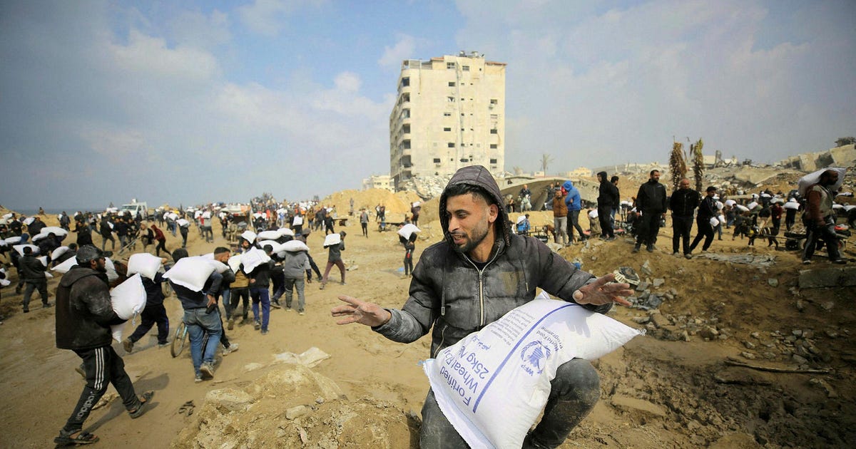 "Israeli Ministers' Leak of North Gaza Aid Plan Harms Hostage Talks, Leading to Starvation and Struggle for Ration Packs in Gaza"