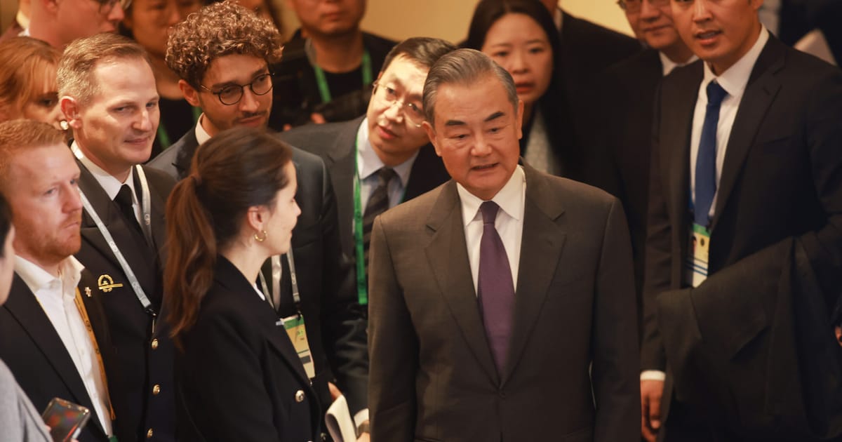 China's Foreign Minister Warns Against Cutting Country Out of Global Trade