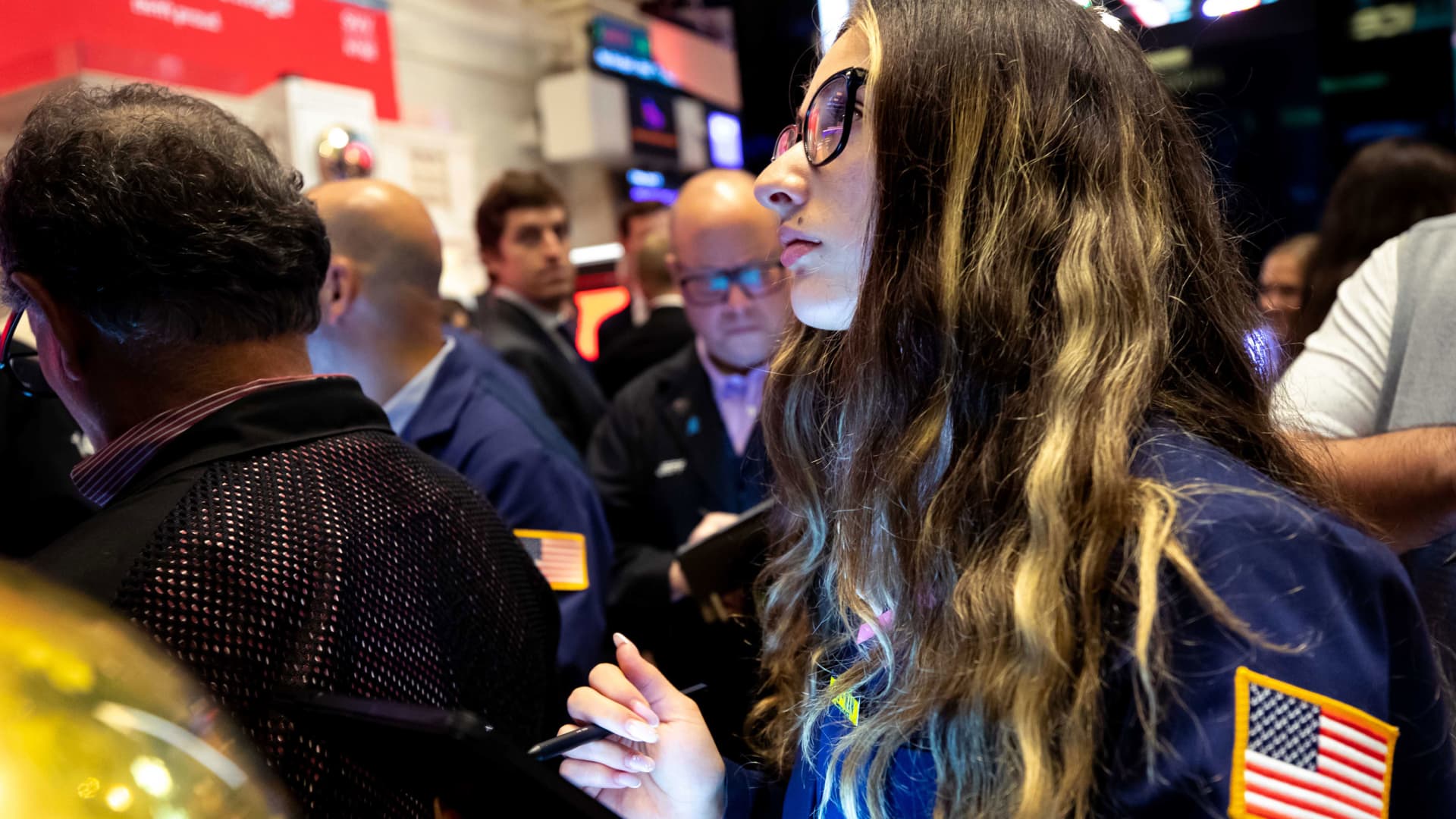 Featured image for Stock market awaits Fed decision and digests Big Tech earnings as Dow's winning streak enters record books.