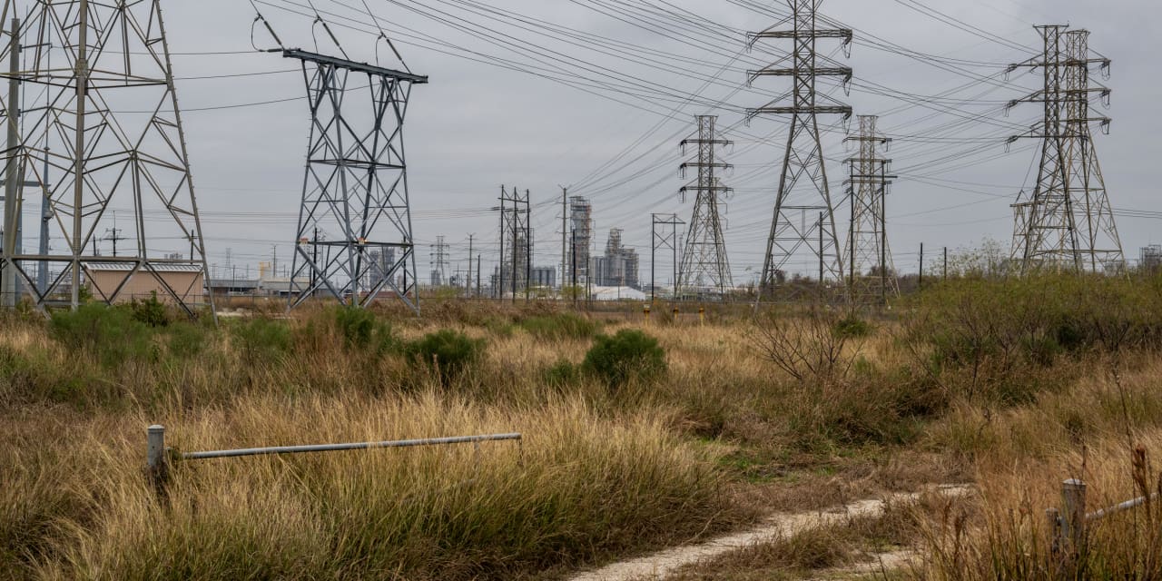 Featured image for The Cost of Modernizing the U.S. Power Grid: A Worthwhile Investment