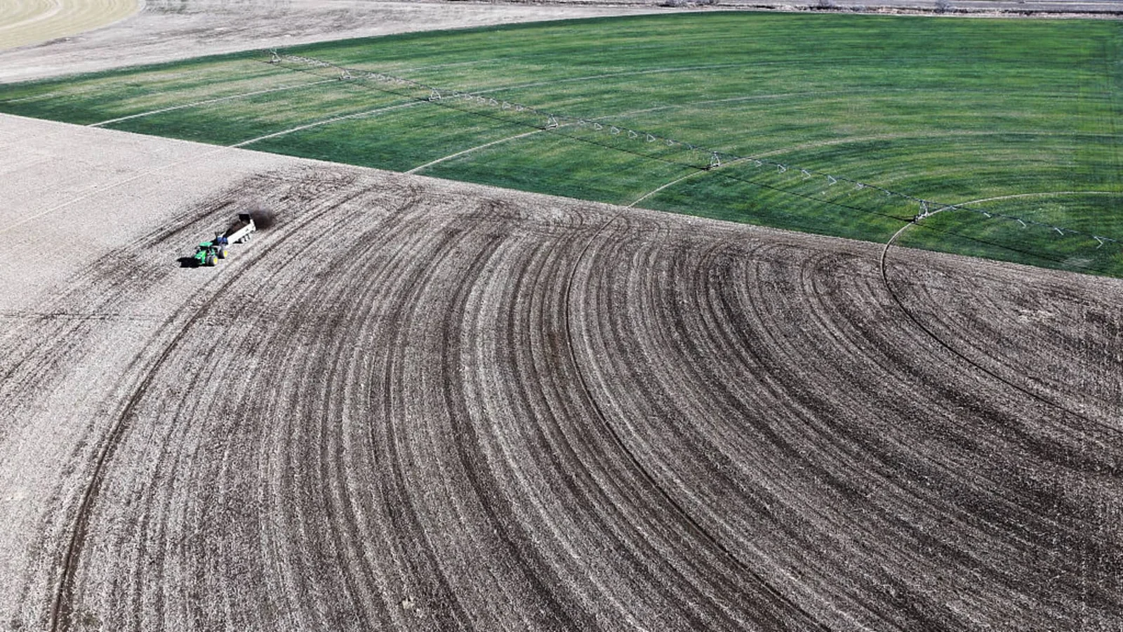 Iran War Fuels Fertilizer Spike Threatening Farm States Ahead of Midterms