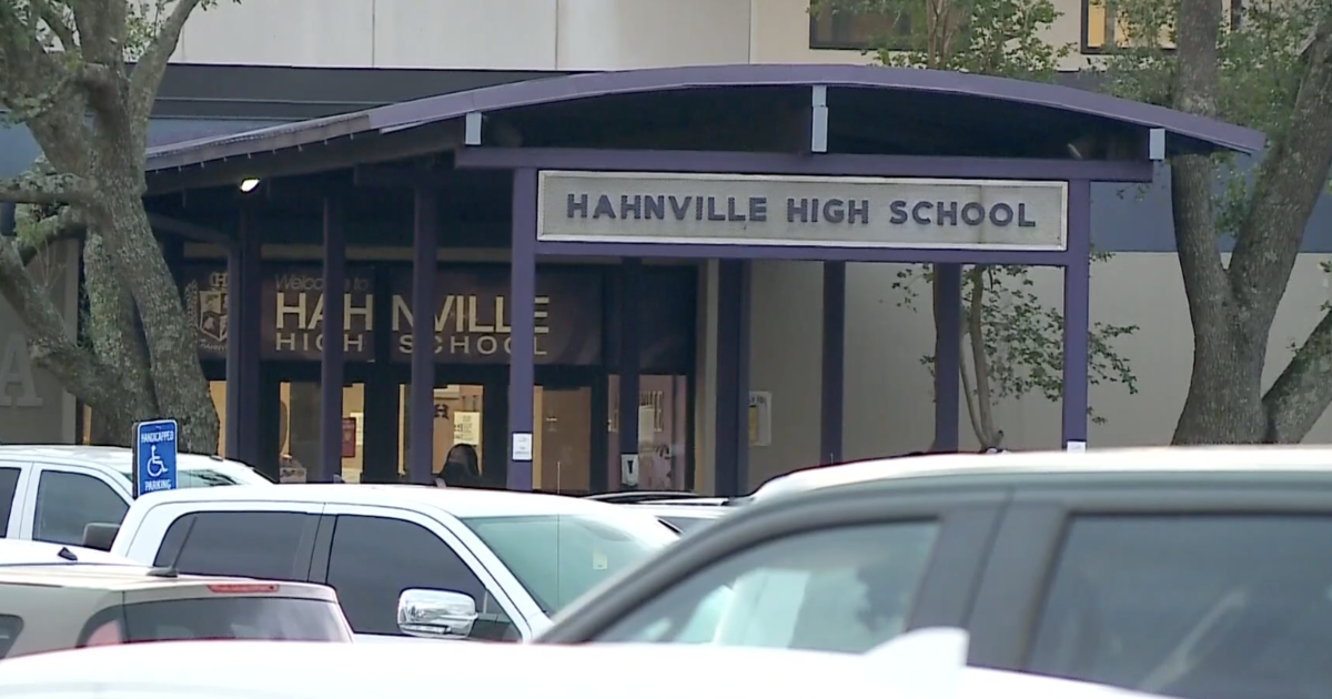 28-year-old woman arrested for posing as 17-year-old high school student in Louisiana