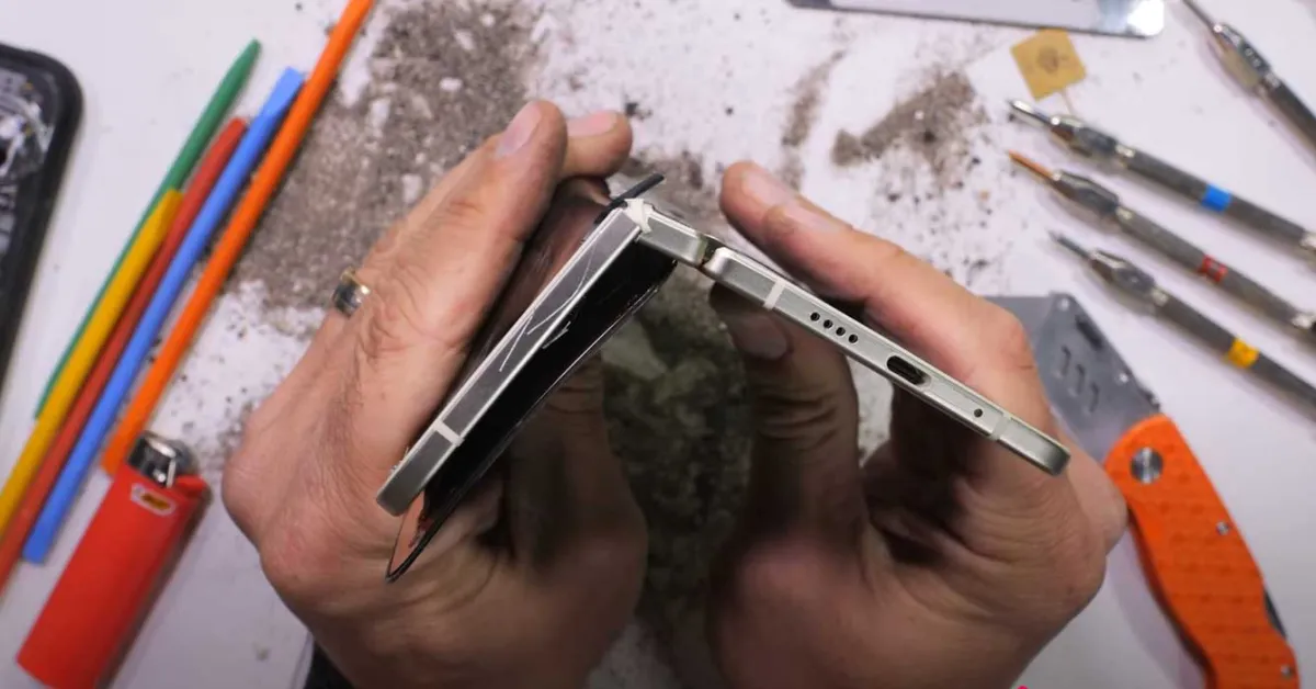 Featured image for Pixel 10 Pro Fold Fails Durability Test, Sparks Concerns