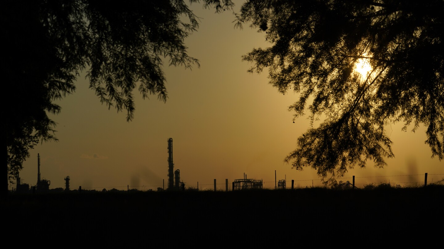 Featured image for "EPA Mandates Reduction of Cancer-Linked Emissions from 218 US Chemical Plants"