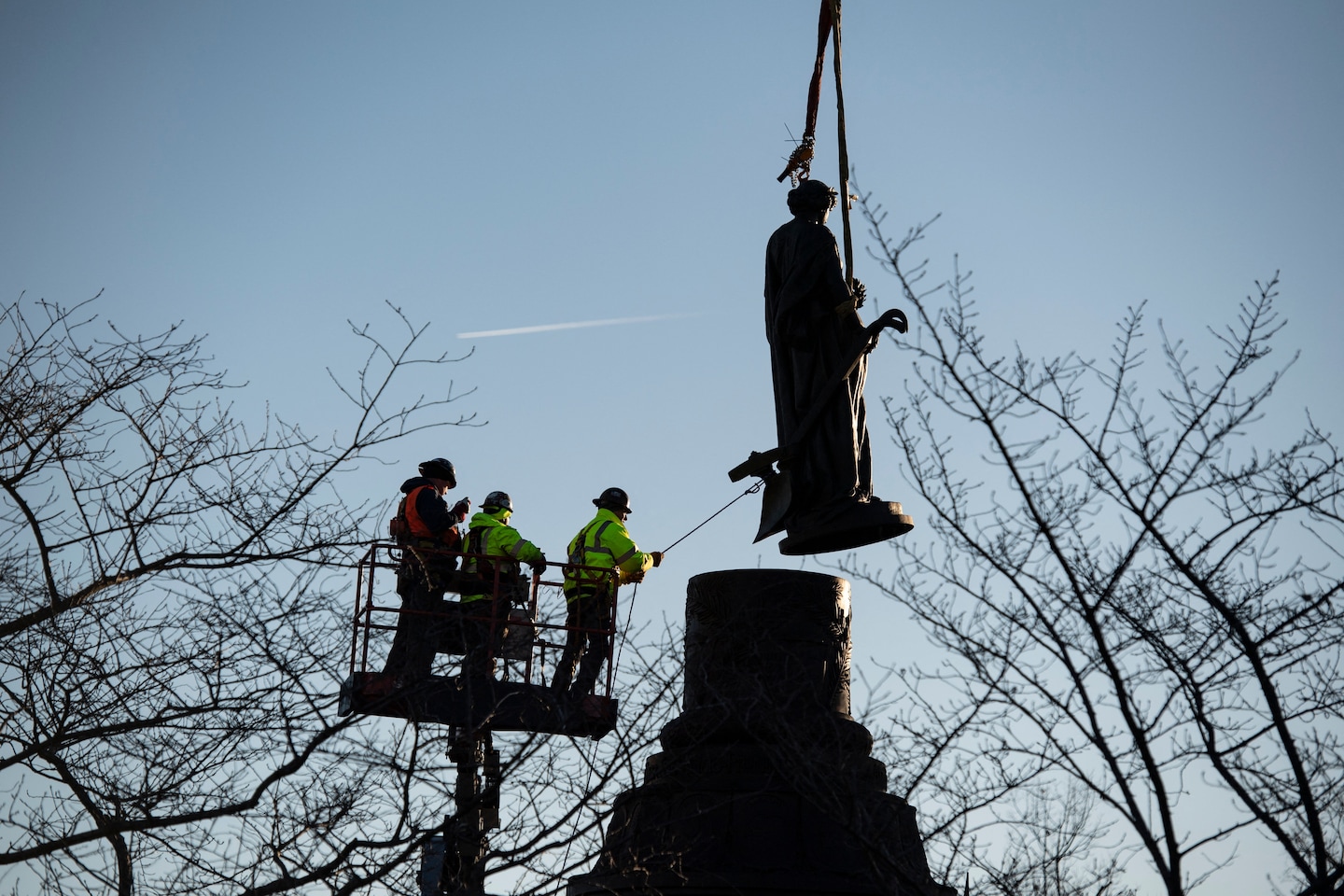 Featured image for "Confederate Statue in Arlington Cemetery Set for Removal After Judge's Ruling"